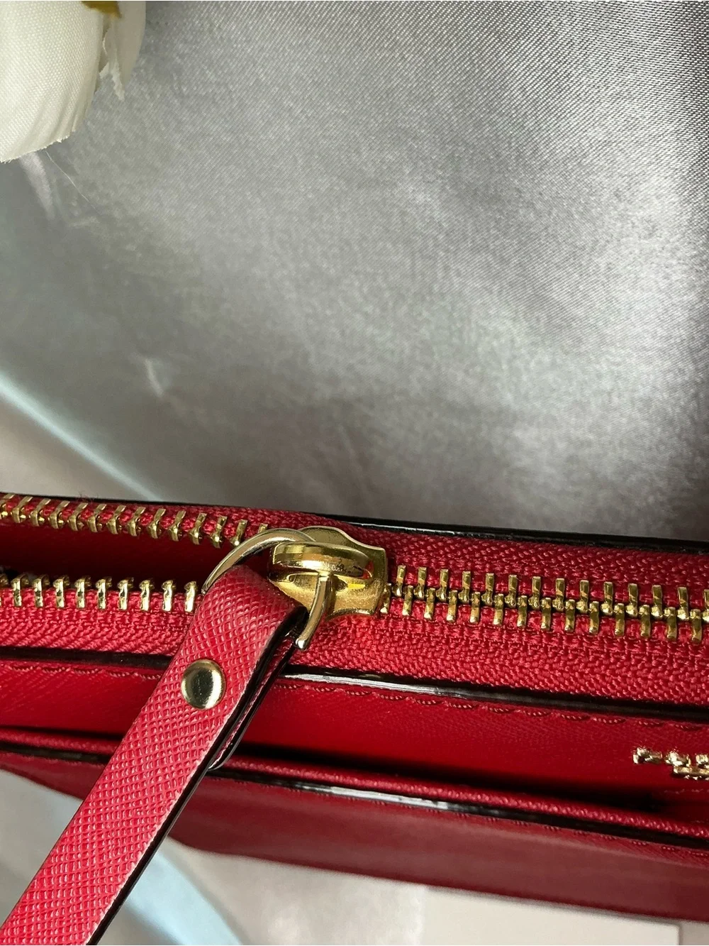 EUC Kate Spade Saffiano Leather Crossbody Gold Hardware with Dustbag